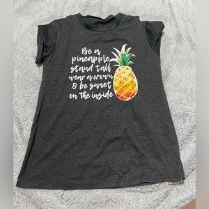 Pineapple saying graphic tee, great condition, size: M